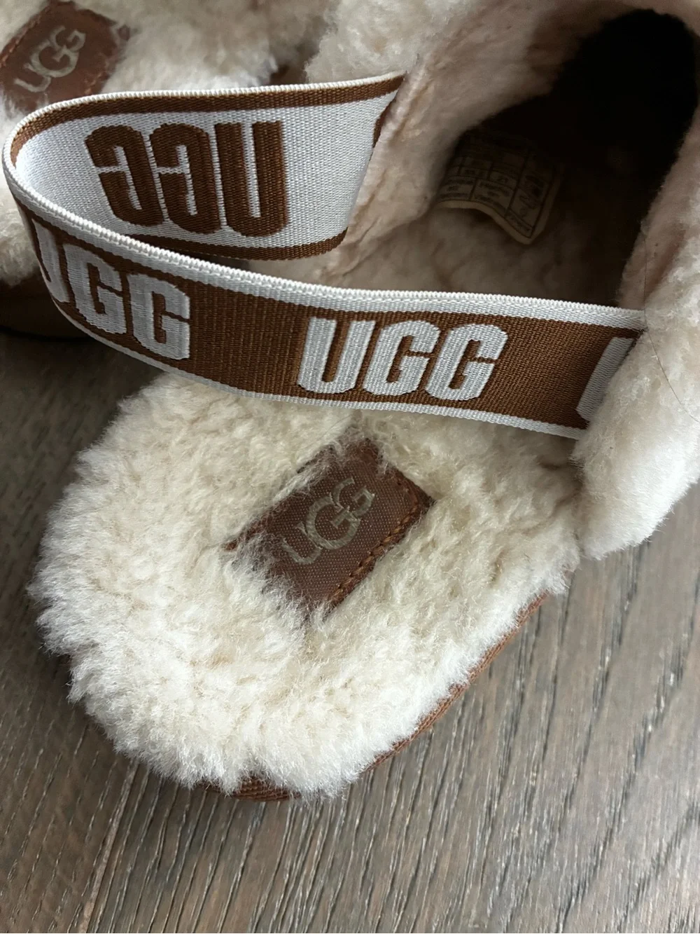 UGG Fluff Yeah Clog Color Natural Size 2